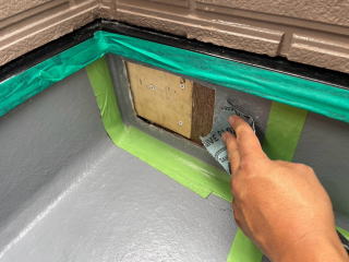 FRP防水 補修部分の研磨作業