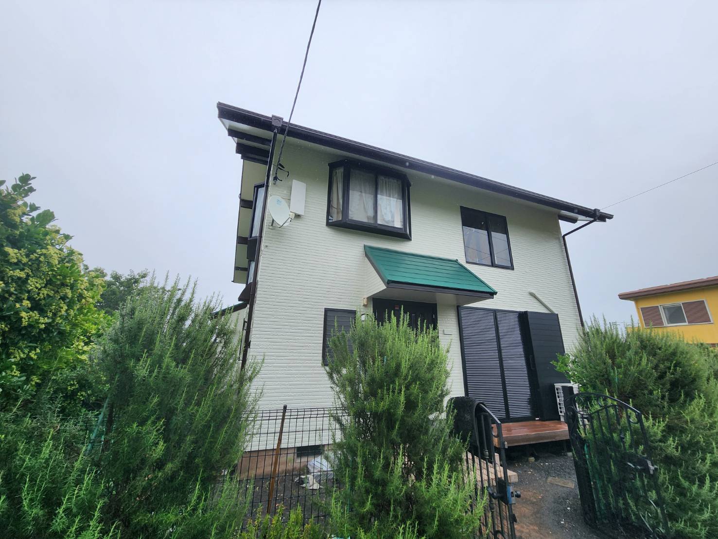 勝浦市の屋根塗装・アルミドア復活 施工後